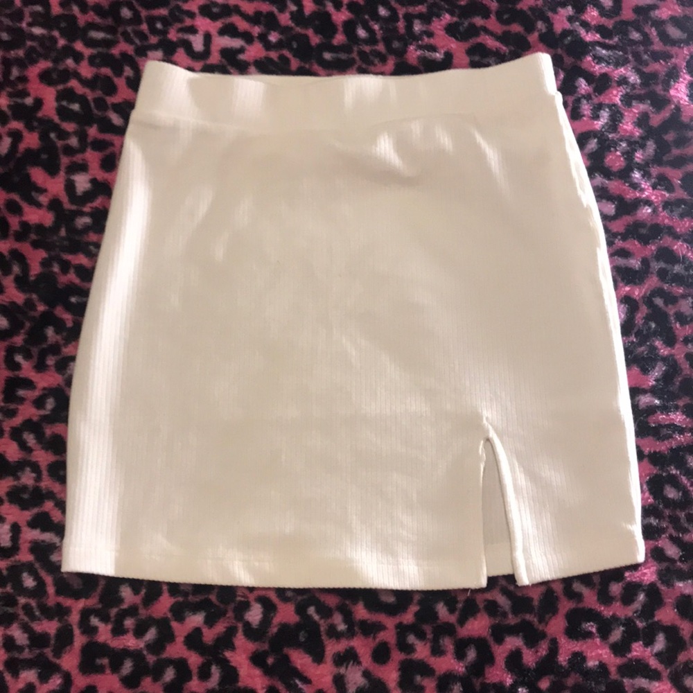 Size s white skirt with slit